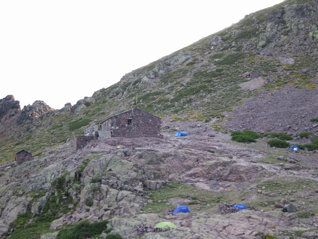 Night falls at the refuge at the foot of Paglia Orba. What waits for us on the mountain tomorrow?