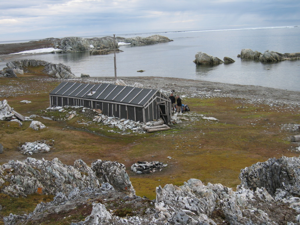 Hyttevika – old trappers’ cottage in Wedel Jarslberg Land. This place is widely used by geologists from the AGH – University of Science and Technology, Kraków, Poland