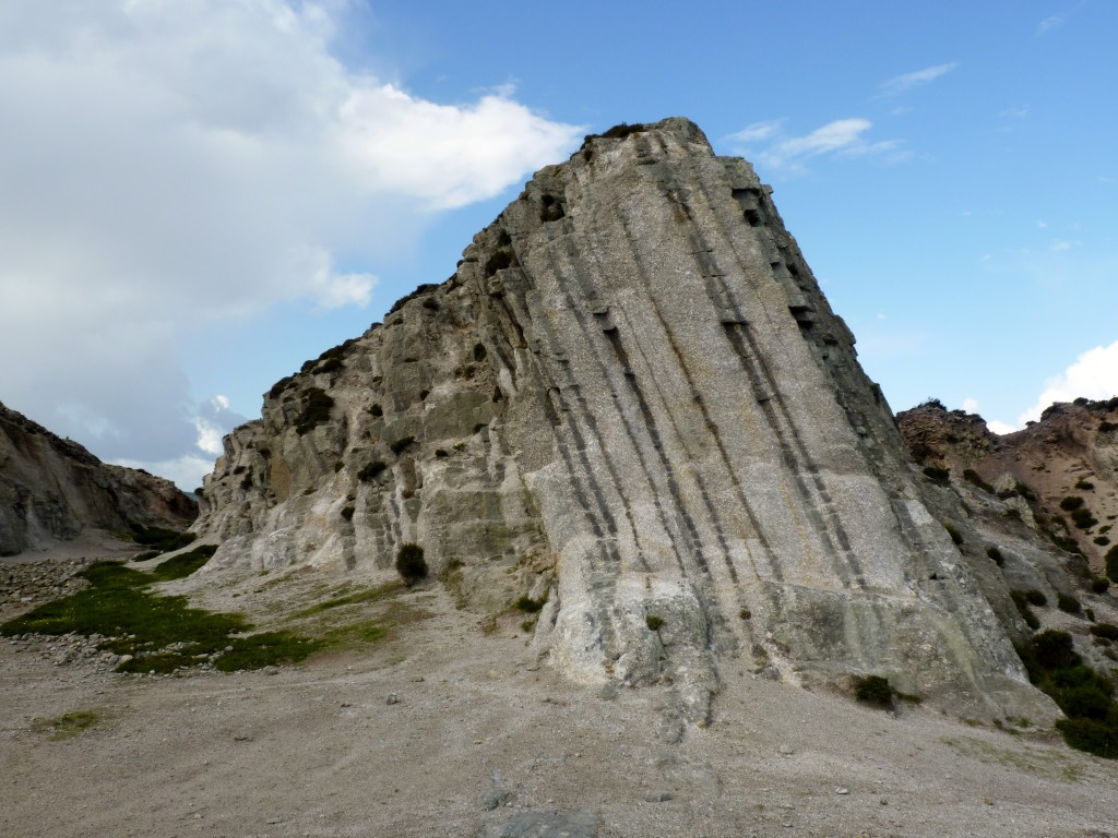 More typical view of the sheeted veins from the quarry at the top of the cliff.