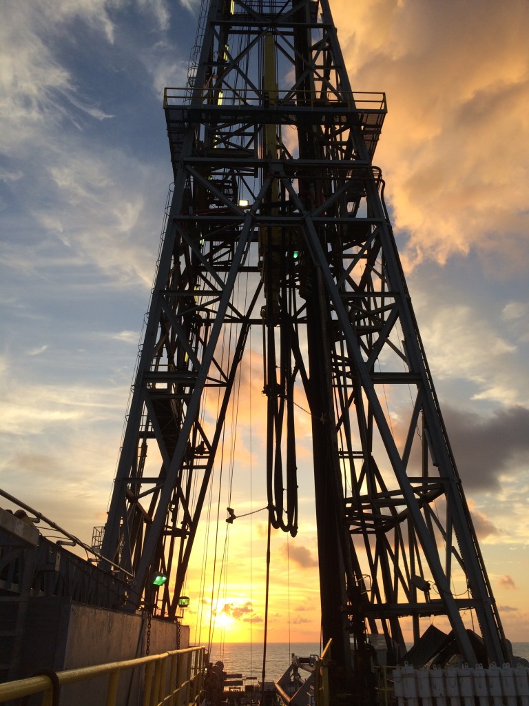 The 61 m-tall derrick, used to support and lower the drilling pipe, is a surprisingly good lightening conductor…