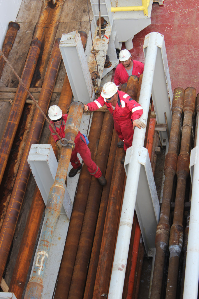 Our super-skilled drilling crew, carefully lifting the pipe into place