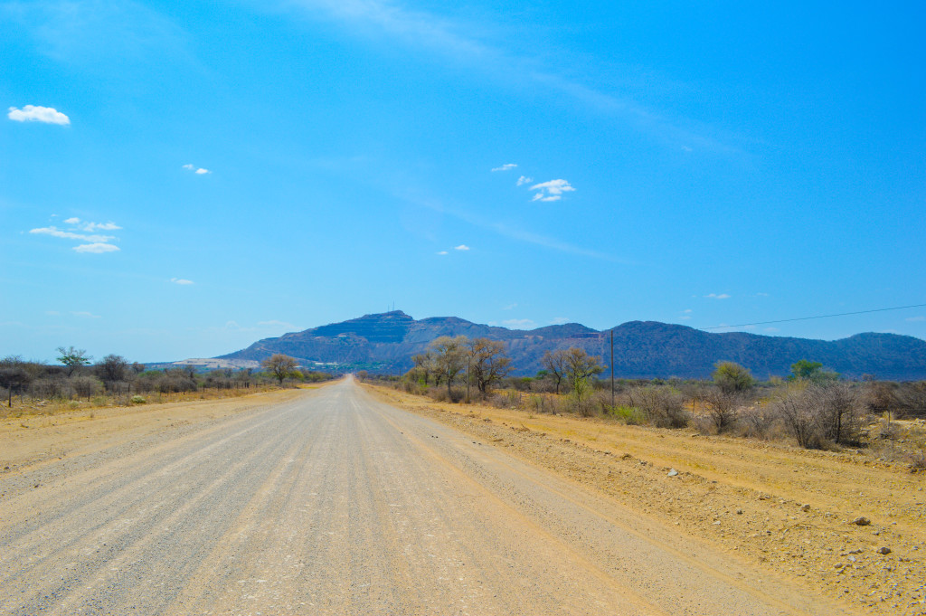 Figure 5: The straight road to the Okorusu fluorite mine.