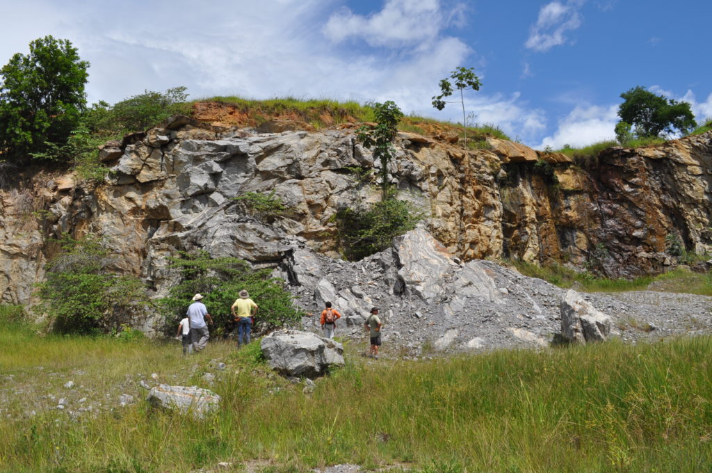 Figure 7 - Paragneisses are widely exposed near the roads and in road-cuts. From left to right are Prof. Cristiano Lana, Prof. Pedrosa-Soares, me, Prof. Fernando Alkmim and Prof. Gary Stevens.