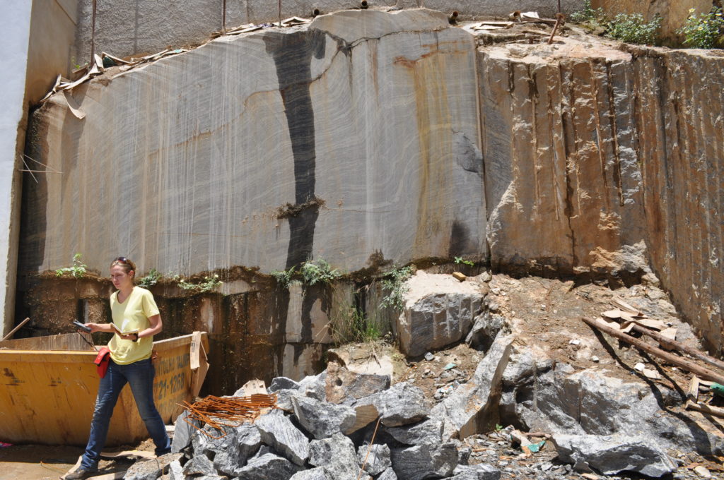 Figure 9 - Outcrop in Colatina City.