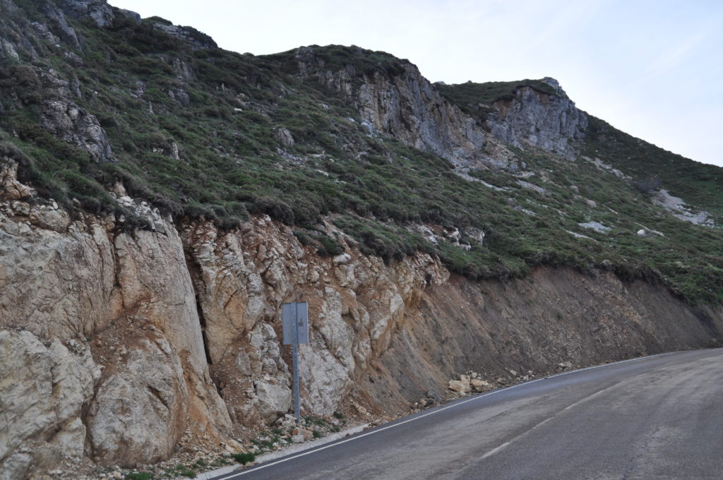 Cambrian (white limestone) over Carboniferous (grey sandstone). Nice thrust, just there, in the middle of the road.