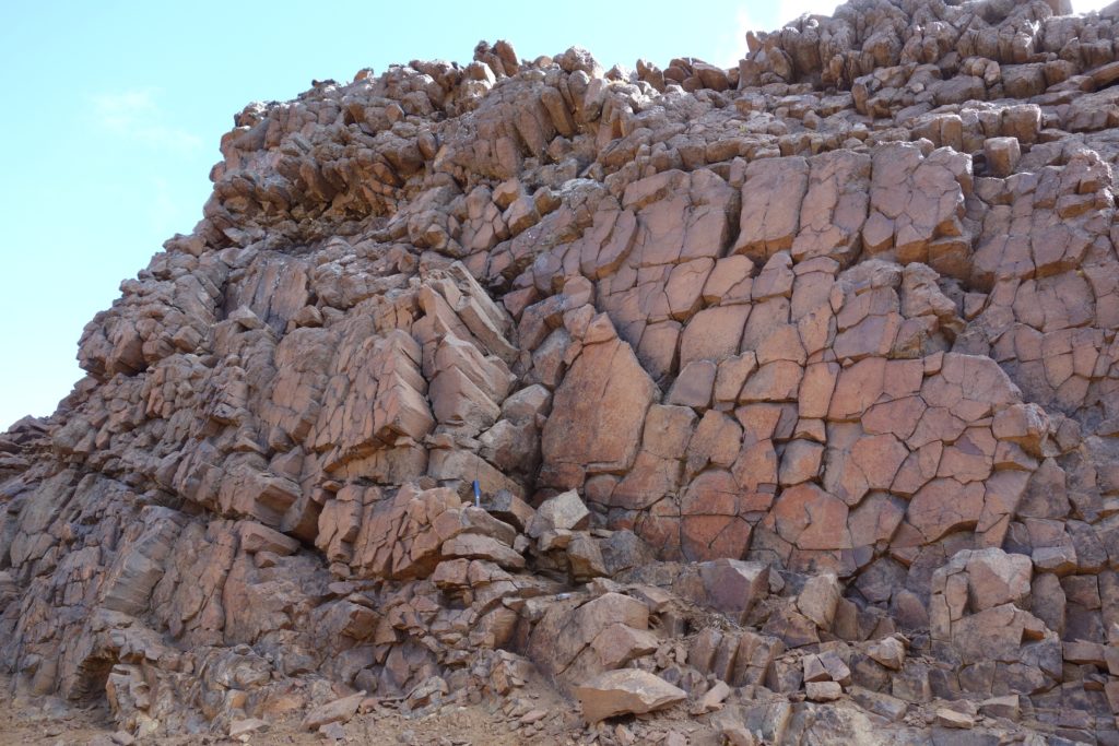 Cooling columns in a basalt dike – similar to the famous Giant’s Causeway in Ireland, but this time horizontal, as these structures form perpendicular to the cooling surface.