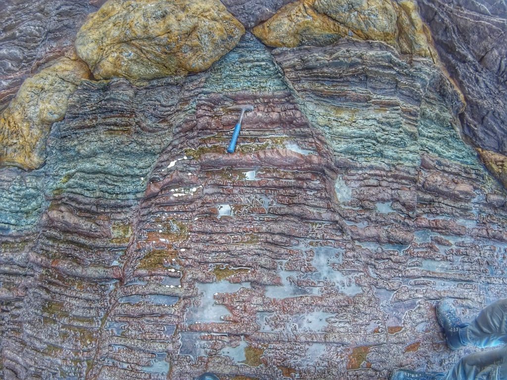 Conjugate fault set within radiolarite sequence, Southern Santa Elena