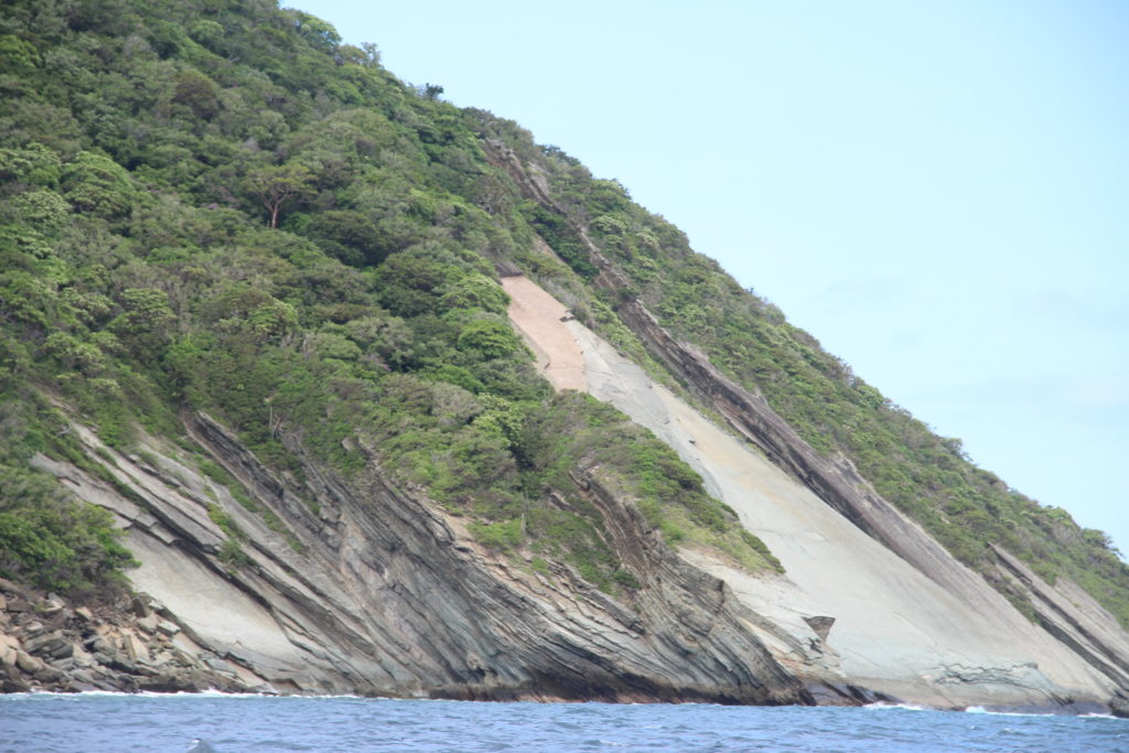 Nice views from the Pacific, dip-slopes on the northern side of Santa Elena